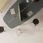 tavolo da conferenza con presa di corrente integrata