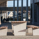tavolo da picnic contemporaneo / in legno di latifoglie / con supporto in calcestruzzo / rettangolare