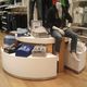 espositore per abbigliamento / in legno / tavolo / contract