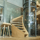 scala elicoidale / con gradini in legno / con struttura in legno / contemporanea
