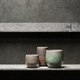 vaso contemporaneo / bianco / nero / verde
