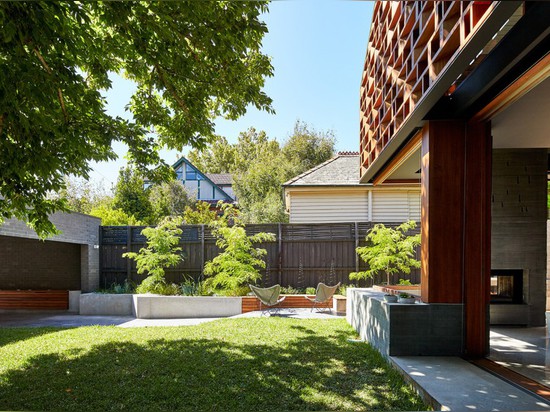 LA CASA LOCALE VICINO FA L'ARCHITETTURA È DESTINATA A PRENDERE L'USURA