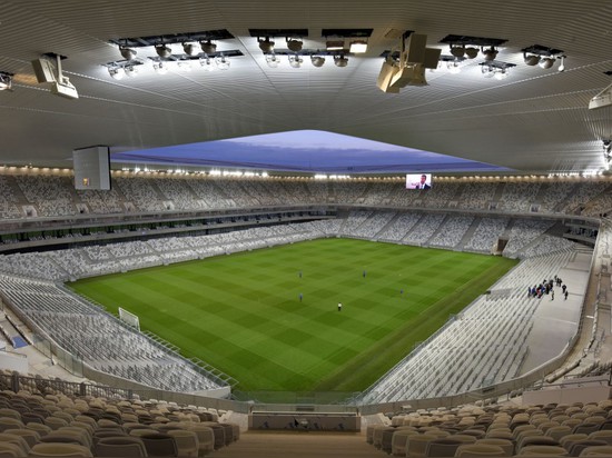 HEURZOG &amp; NUOVO STADIO DEL BORDEAUX DEL DE MEURON COMPLETES PER L'EURO 2016 DELL'UEFA