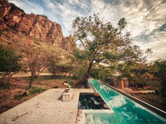 LA CASA MEZTITLA DA EDAA È NELL'ARMONIA CON LA NATURA