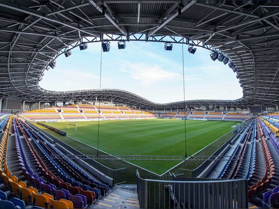 STADIO DI FOOTBALL AMERICANO DI BORISOV DAGLI ARCHITETTI DI OFIS