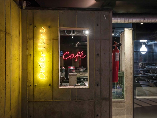 Il caffè degli architetti di Modaam mira a generare un nuovo genere di spazio pubblico a Tehran