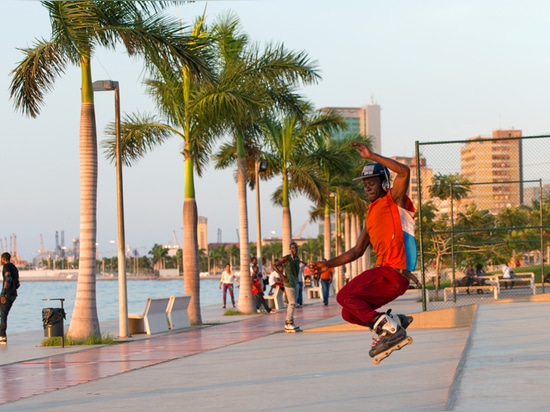 ? lungomare della baia di Luanda? passeggiata