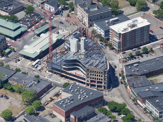 La zona quadrata di Dudley in Roxbury, malgrado essere zona storicamente e socialmente ricca, ancora è caratterizzata da un certo numero di lotti aperti. Immediatamente dietro Bolling il centro è i...