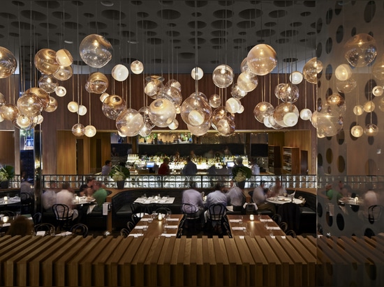 Sala da pranzo del ristorante di marmo del vicolo e barra sunken (© della foto: Bruce Damonte)