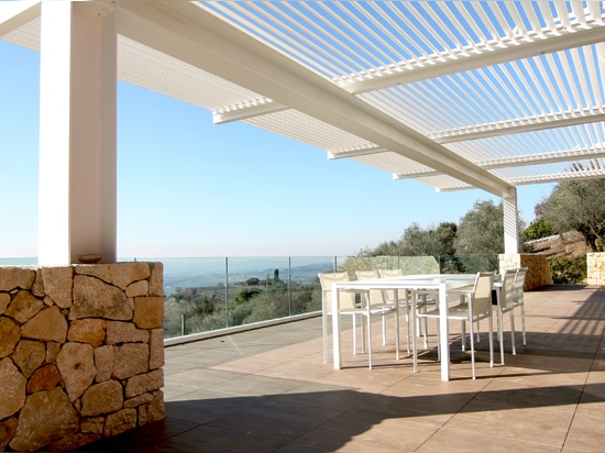 PERGOLA BIOCLIMATICA ORIENTABLE