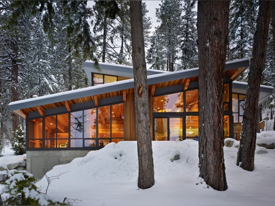 Disboschi gli architetti ha condisceso questa casa del lago a Washington.