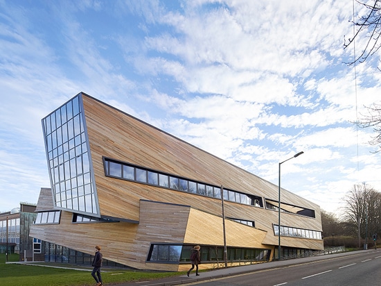 l'università di Durham dei clads del libeskind di Daniel ogden il centro con il collegamento della facciata di legno