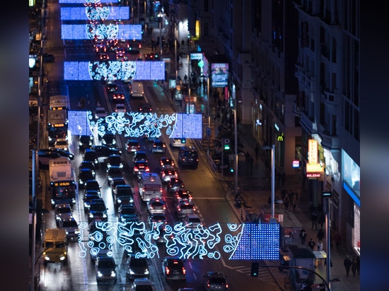 Madrid installa le luci di Natale luna-di tema