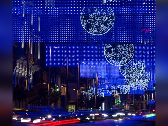 Madrid installa le luci di Natale luna-di tema