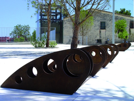 Parcheggio della bicicletta di progettazione in acciaio di Corten.