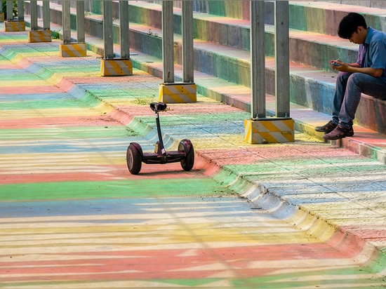 L'ha avvolge il campo da giuoco vietnamita con delle le bandiere colorate multi