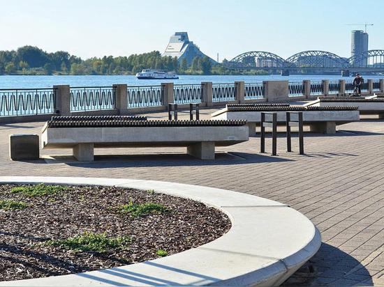 RAVVIVAMENTO DEL QUADRATO DI SPIKERI E DELLA PASSEGGIATA DI LUNGOMARE DI DAUGAVA