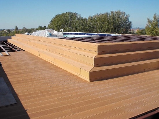 Realizzazione di Decking con i contributi alle pavimentazioni alzate