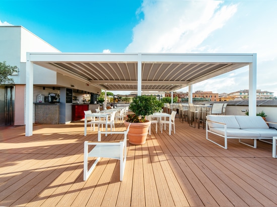 KE copre la terrazza bar dell’Hotel Mercure Roma Centro Colosseo