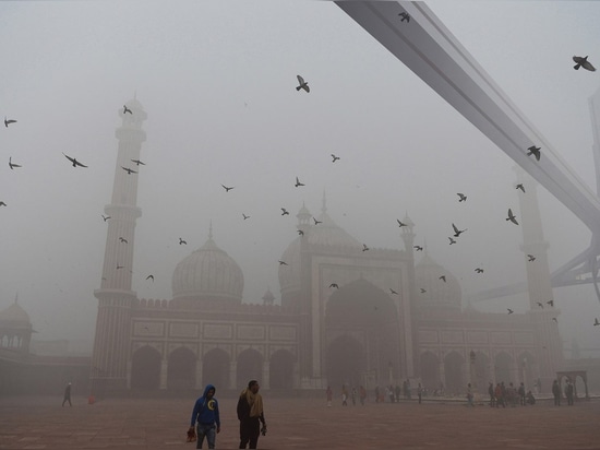 Vasta griglia delle torri del filtro proposta attraverso Delhi per combattere smog tossico