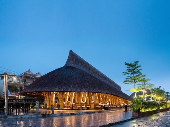 le componenti di bambù prefabbricate comprendono questo ristorante nel Vietnam