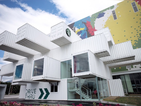 Kengo Kuma impila i container per creare Starbucks drive-through in Taiwan