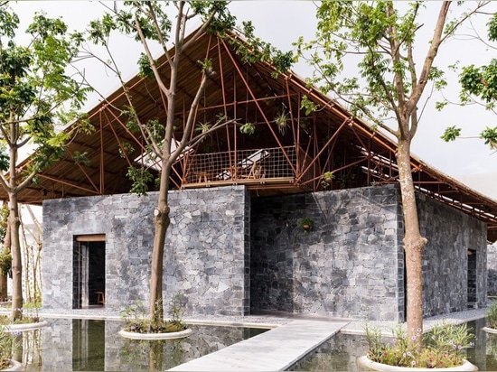 Gli architetti di H&P sviluppa lo spazio culturale della comunità nel Vietnam dai materiali riciclati e dai detriti