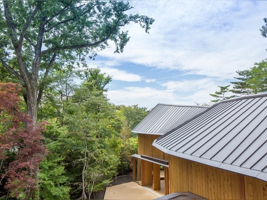 casa shishi-AIG: un hotel di boutique dal divieto di shigeru apre le sue porte in karuizawa