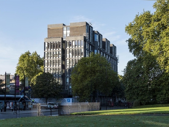 Il Royal College di arte a Londra annuncia che edificio di Herzog & de Meuron e città universitaria di Kensington rinfresca