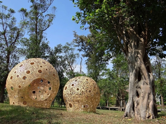 La monumentalità intima delle installazioni artigianali di Cheng-Tsung Feng's