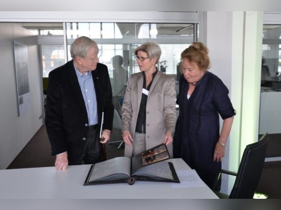 Friso Kramer (ha andato) con la moglie Netti (giusto) e Gisela Hahne (centro). Foto: Wilkhahn