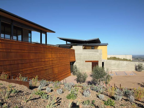 Gli architetti della BARRA progettano la cantina di legge nella California