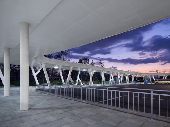 Stazione ferroviaria ad alta velocità Tonglu / Greentown Ten-D Architectural Design