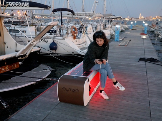 ELIOS SMART BENCH