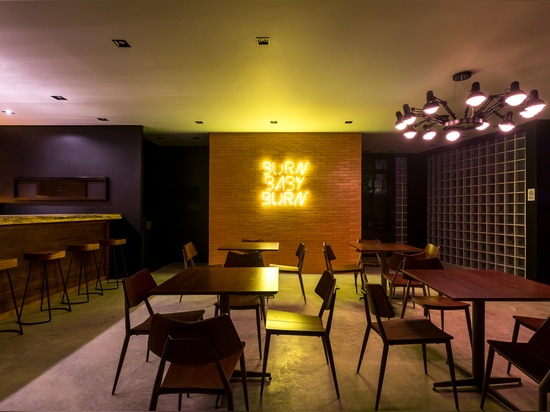 Flame Casual Bar / Giuliano Marchiorato Arquitetos