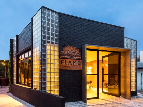 Flame Casual Bar / Giuliano Marchiorato Arquitetos