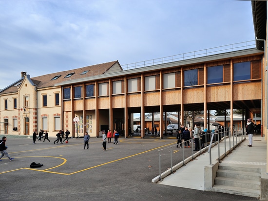 Scuola elementare di Le Grand Lemps France / Brenas Doucerain Architectes