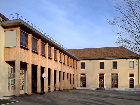 Scuola elementare di Le Grand Lemps France / Brenas Doucerain Architectes