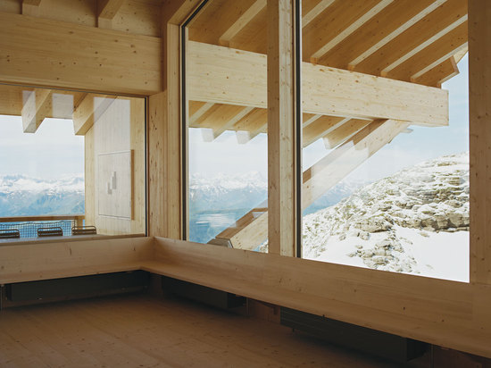 Facendo il la maggior parte delle viste alpine panoramiche, il pavimento--soffitto delle caratteristiche tre del ristorante (quasi), finestre lustrate triplici ha letto più al http://www.wallpaper....