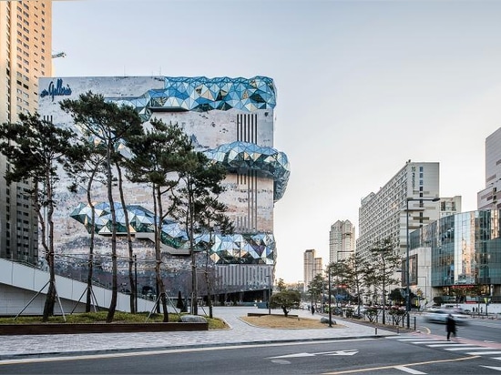 OMA rivoluziona l'architettura dei grandi magazzini con la Galleria Gwanggyo