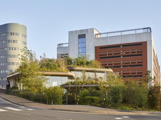 Lo Studio Heatherwick completa il suo primo Maggie's Centre