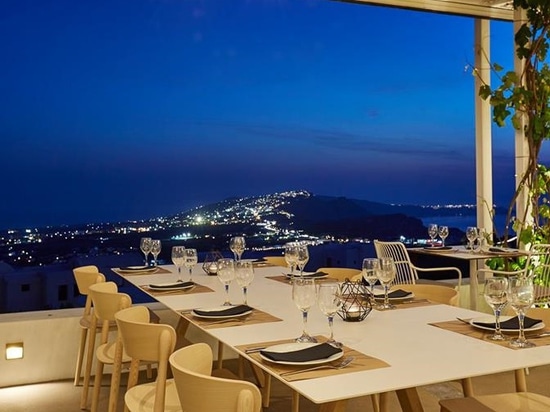 Ristorante nell'isola di Santorini - Grecia