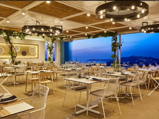 Ristorante nell'isola di Santorini - Grecia