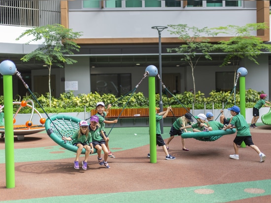 Nuovi campi da gioco della scuola a Singapore