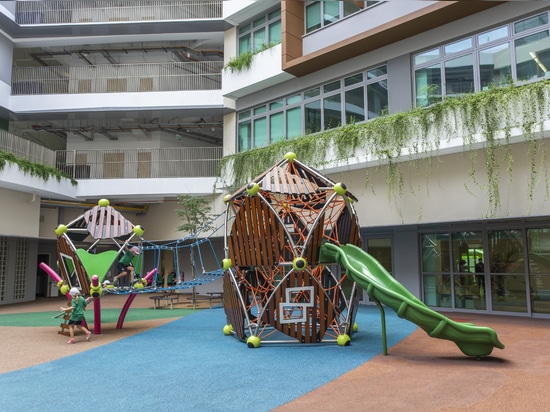 Nuovi campi da gioco della scuola a Singapore