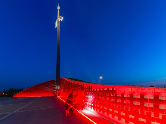 Illuminare i monumenti: il Lithuanian Partisan Memorial