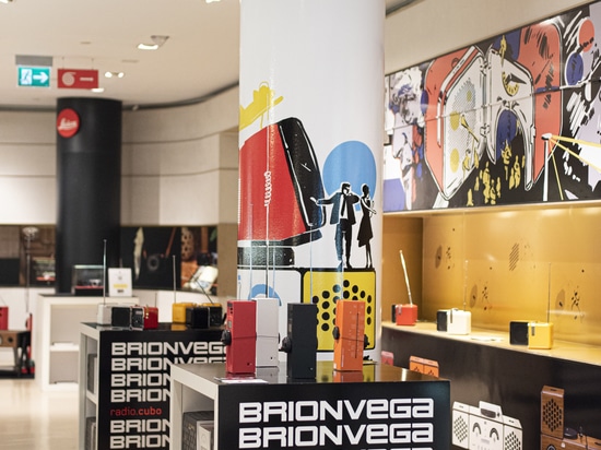 Il design di Brionvega in uno stand dedicato alla Rinascente a Milano