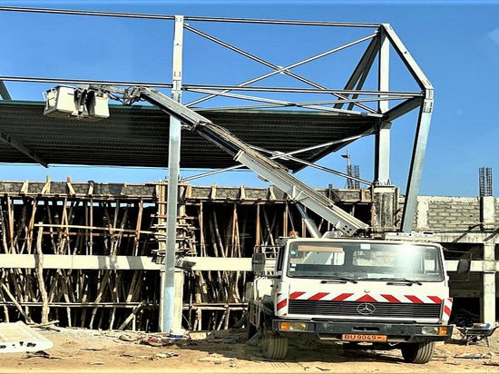 BENIN: ULTIMA COPERTURA IN CARPENTERIA METALLICA DEL VIAGGIO IN AFRICA