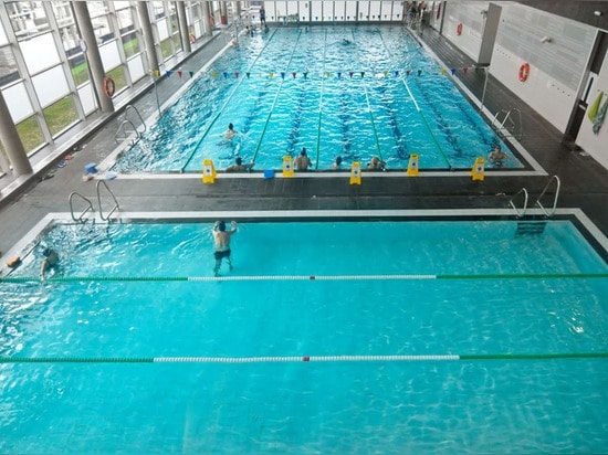 Complesso e piscina di sport