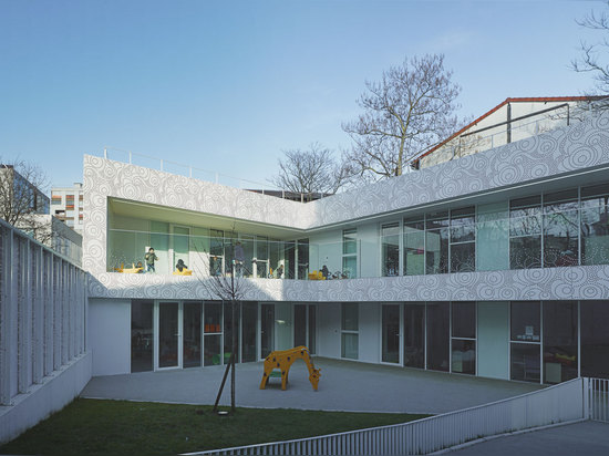 Avenier Cornejo Architectes, DES Orteaux, distretto di Fréquel Fontarabie, Parigi di Crèche. © Julien Lanoo della foto